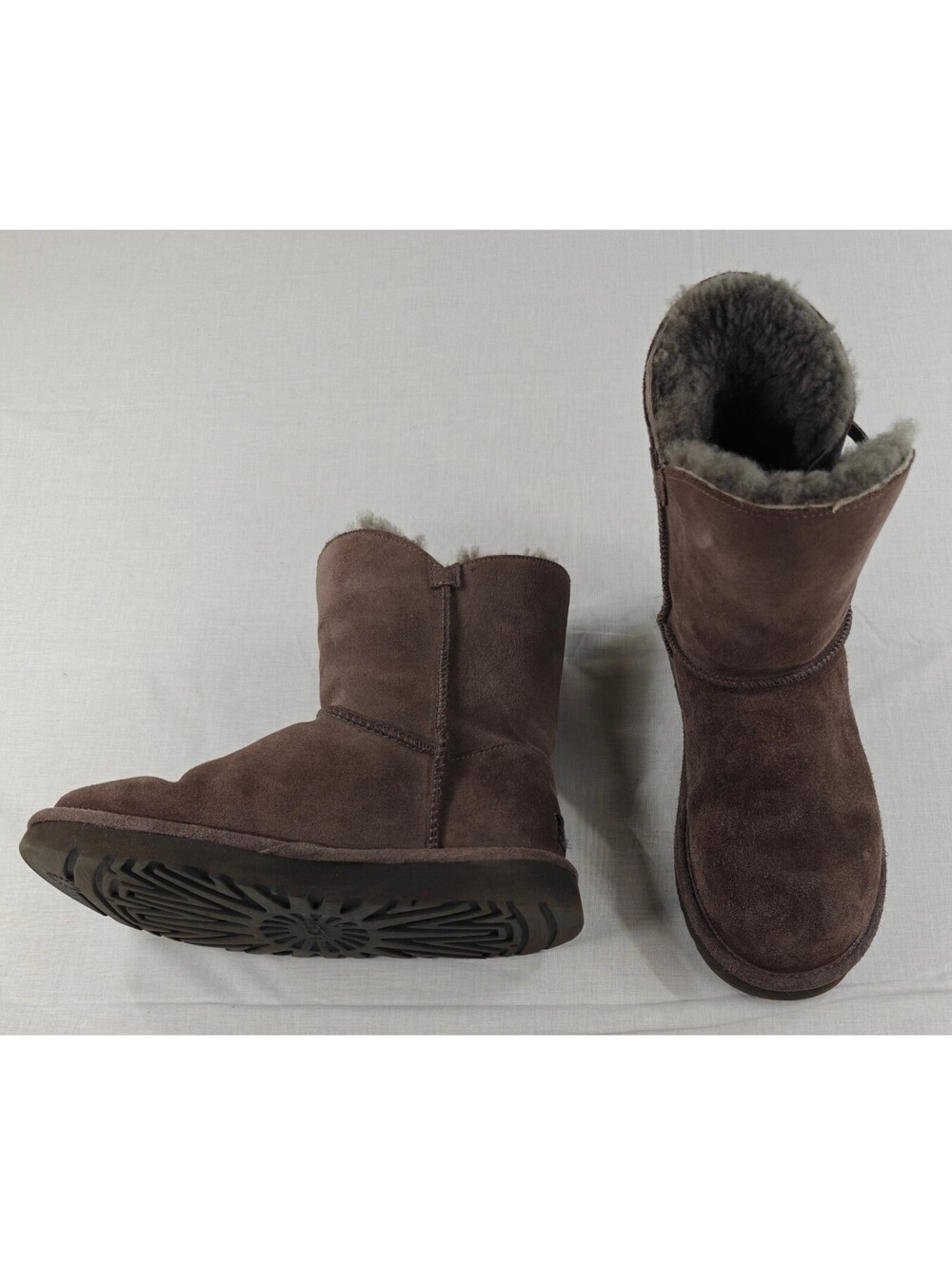 UGG Women’s Size 6 Brown Suede Sheepskin Lace Up Short Winter Boots